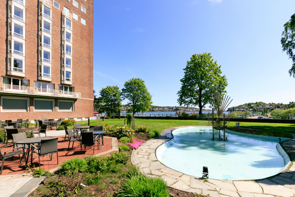 Copyright: Scandic Park Sandefjord, Surrounding. Photo: Jon Inge Nordnes Terrasse med parkomgivelser, Scandic Park Sandefjord
